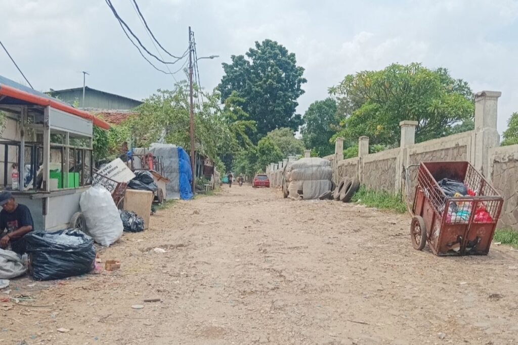 Ironi di Jantung Ibu Kota: Puluhan Tahun Terabaikan, Jalan Tanah Berdebu di Karet Menanti Aspal
