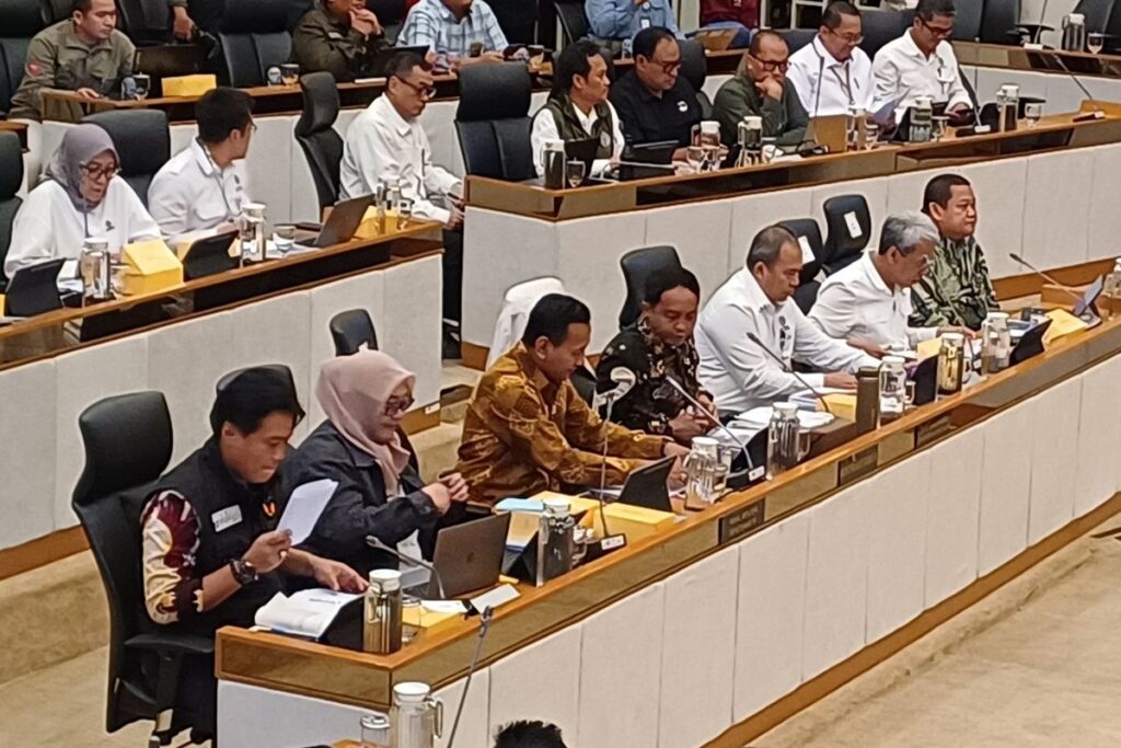 Kemarahan Komisi IV DPR dalam Rapat Banjir Sumatera: Titiek Soeharto Desak Hentikan Penebangan Liar dan Legal
