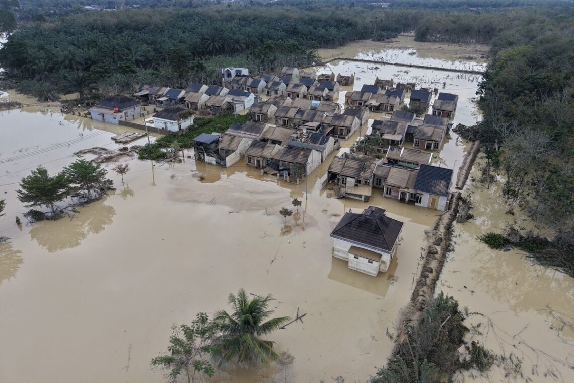 Solidaritas Nasional Menguat: Mendagri Desak Pemda Gunakan BTT, Bantuan Mulai Mengalir ke Sumatera