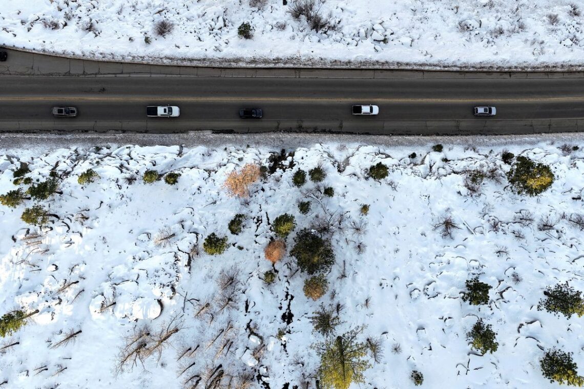 Krisis Badai Musim Dingin Amerika Serikat: 13.000 Penerbangan Dibatalkan dan Ratusan Ribu Warga Tanpa Listrik