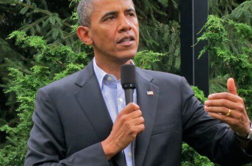 Krisis Etika Publik: Barack Obama Tanggapi Unggahan Rasialis Donald Trump di Media Sosial