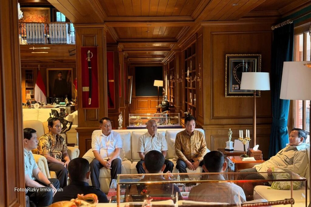 Nostalgia dan Silaturahmi: Presiden Prabowo Kumpulkan Mantan Ajudan TNI Era 30 Tahun Silam
